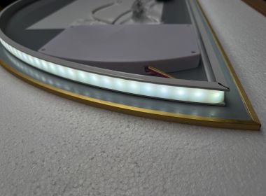 LED Badkamerspiegel - halfrond rechts - mat gouden rand - Jill