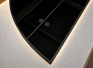 LED Badkamerspiegel - halfrond links - mat zwarte rand - Jill