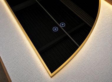 LED Badkamerspiegel - halfrond rechts - mat gouden rand - Jill