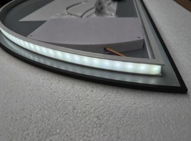 LED Badkamerspiegel - halfrond rechts - mat zwarte rand - Jill